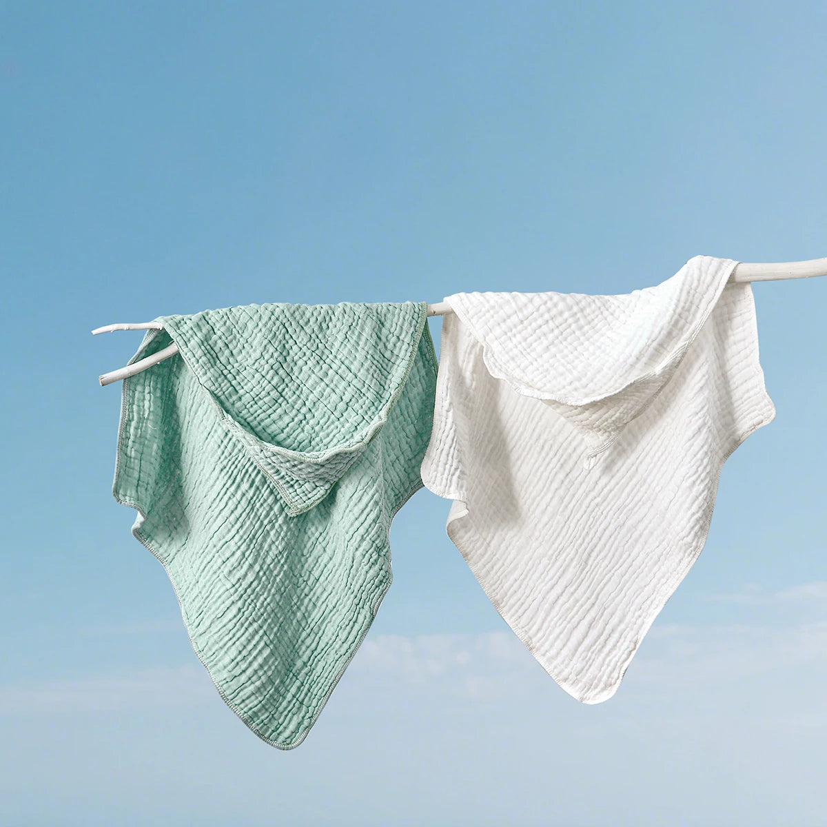 Cape de bain bébé vert et blanc
